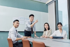 现代VI设计有着灵活性、全球化传播能力以及数据驱动的精准策略