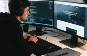 上海VI设计公司的网站围绕“品牌视觉统一性”搭建